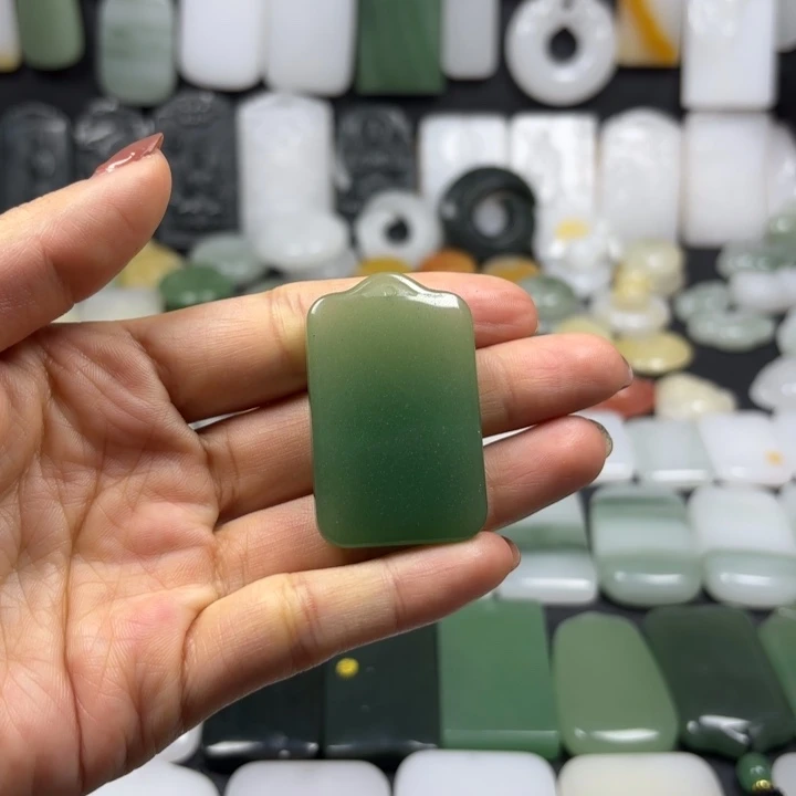 石英质玉（金丝玉）未镶嵌颈饰