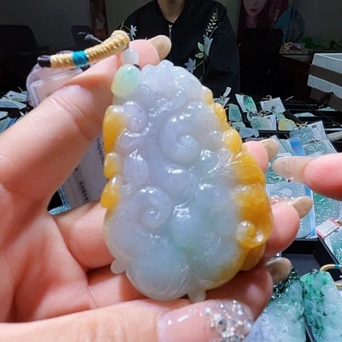 颈饰未镶嵌翡翠一个