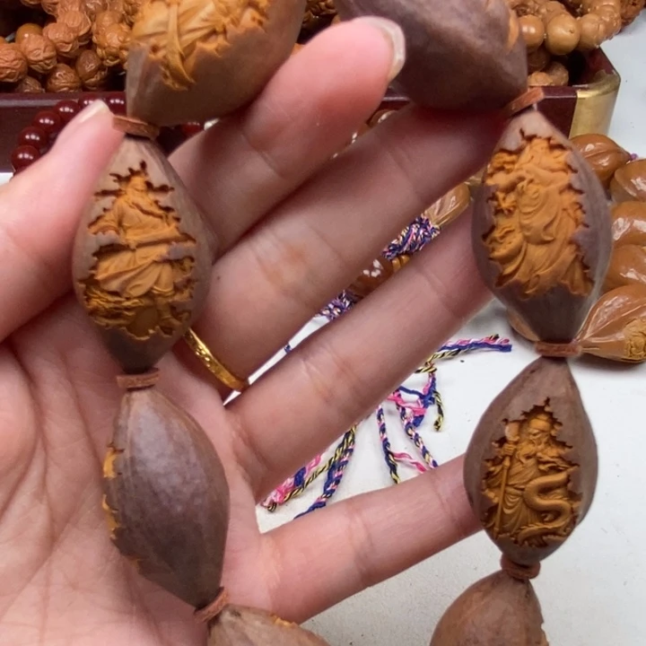 吊坠橄榄核紫衣龙关公