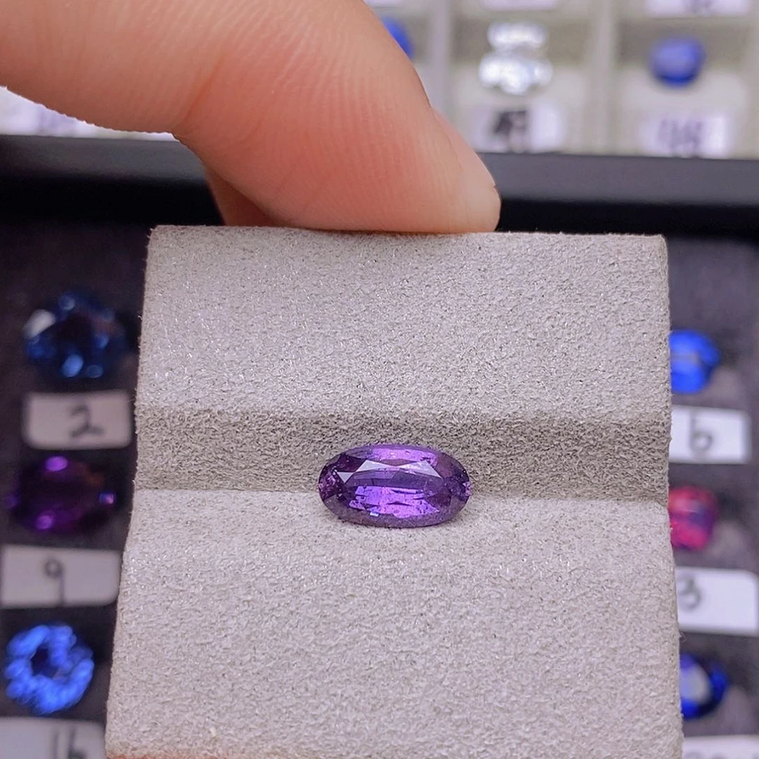 裸石蓝宝石CGRL证书无烧薰衣草有包体1.44ct/0451
