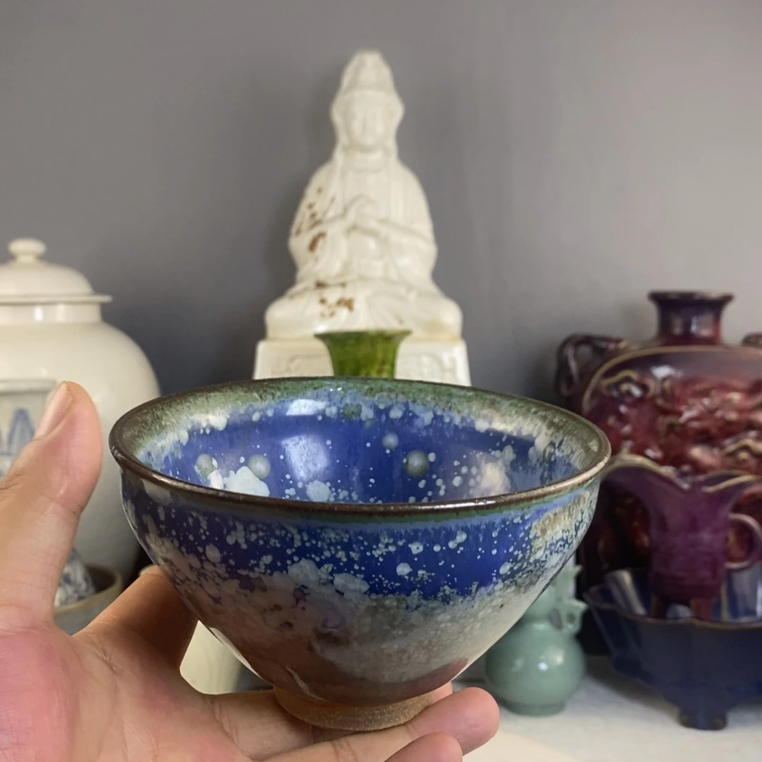 蓝色釉的束口建盏