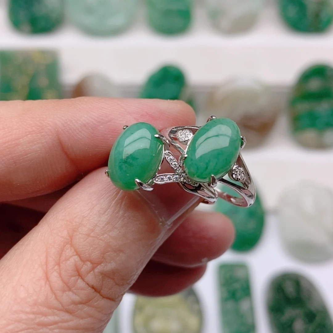 独山玉颈饰未镶嵌在**方