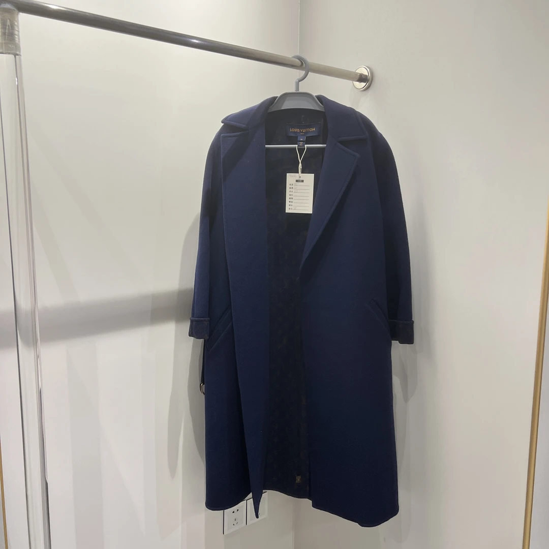 99新 LouisVuitton/路易威登 ww36 内里满印老花logo浴袍 36码