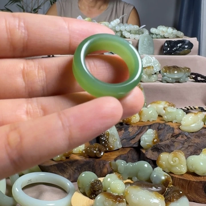 颈饰未镶嵌和田玉（糖玉）