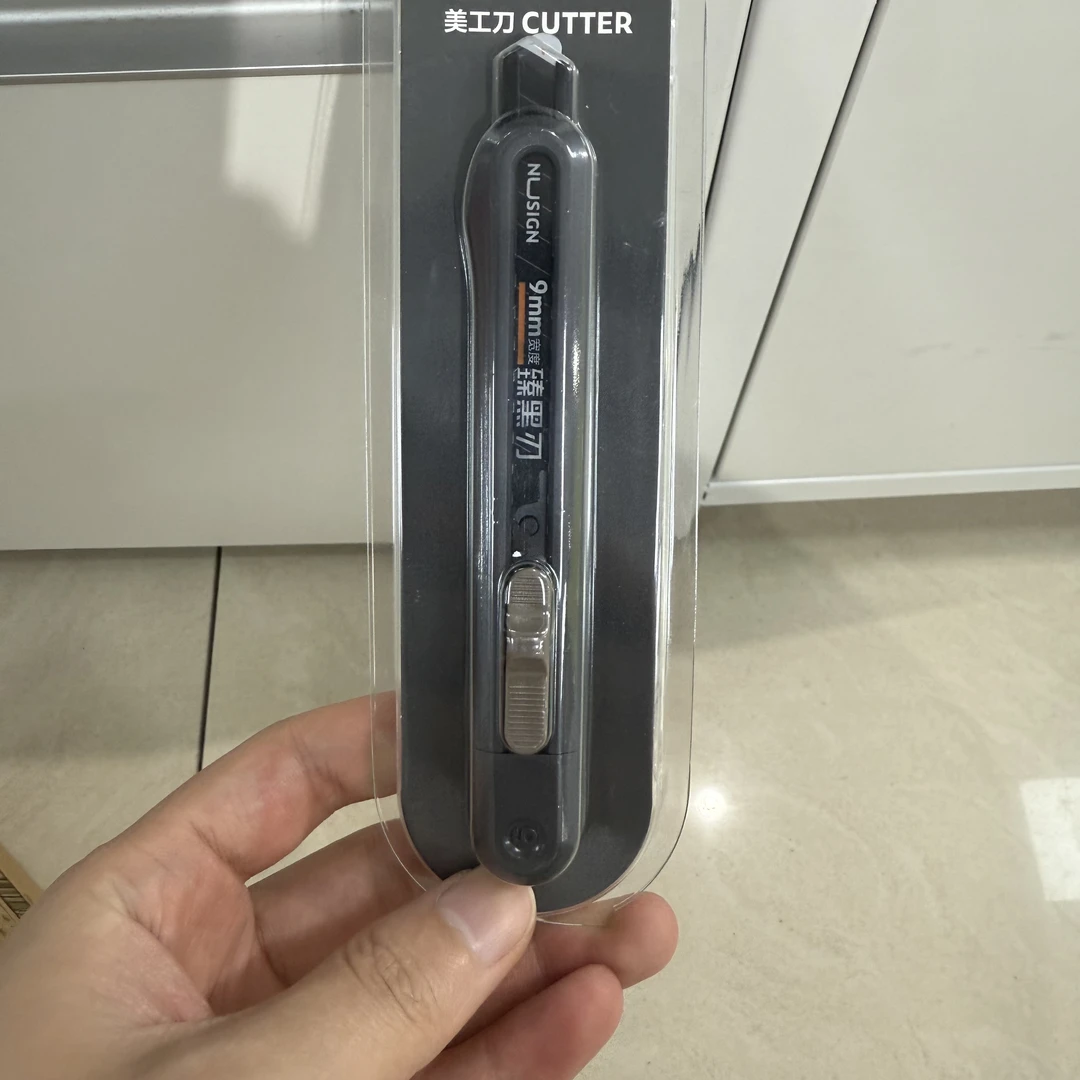 a5125 合金钢美工刀一把