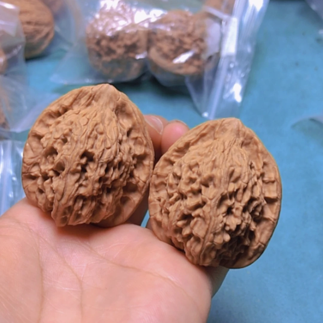 【闪购商品】核桃摆件40红狮子全品磕尖