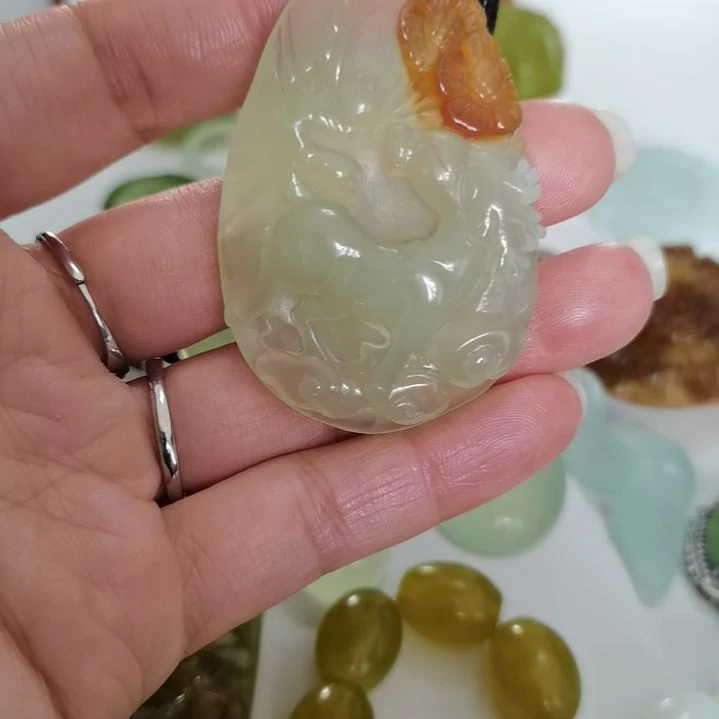 未镶嵌蛇纹石玉吊坠