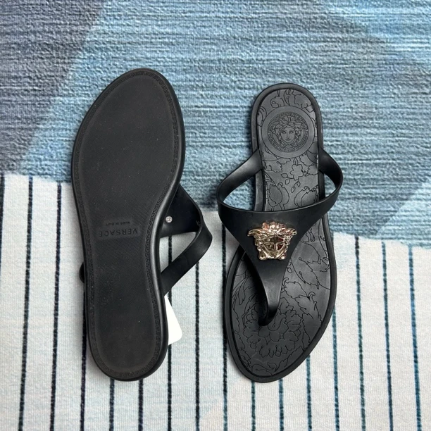 99新 VERSACE/范思哲 黑色美杜莎人字拖三七码