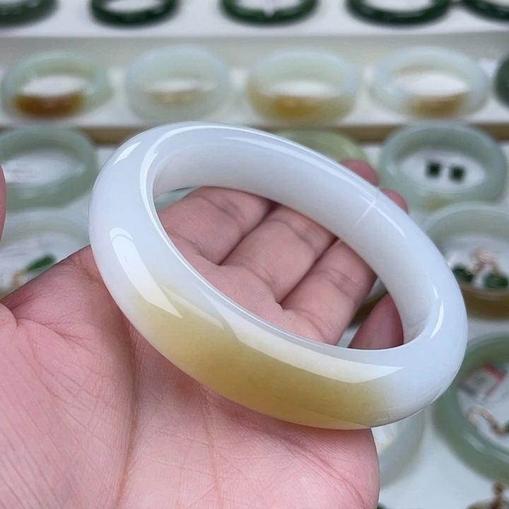 未镶嵌手镯和田玉（糖玉）