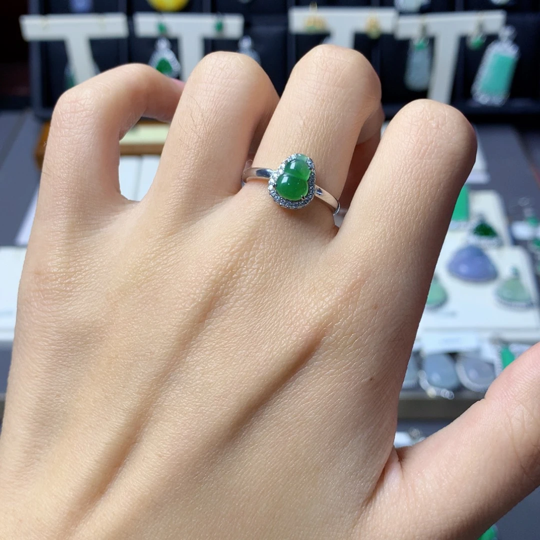 X***辰翡翠银S925镶嵌挂件