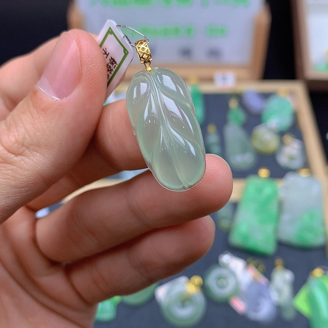 翡翠颈饰18K金镶嵌翡翠