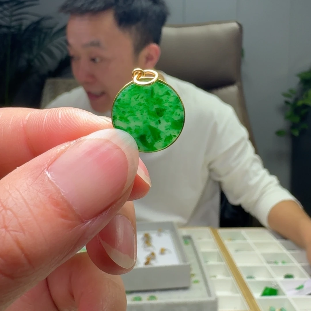 翡翠18K金镶嵌吊坠(不含链)多样性发货其一