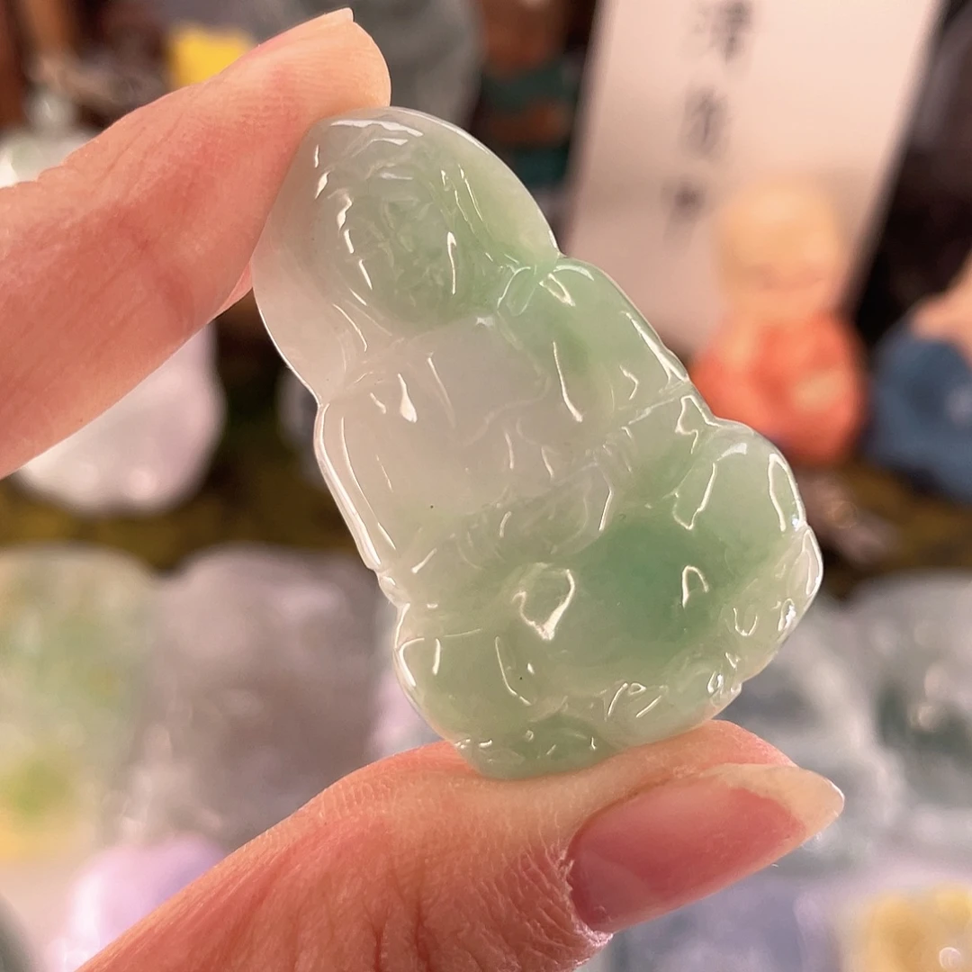 翡翠未镶嵌颈饰观音