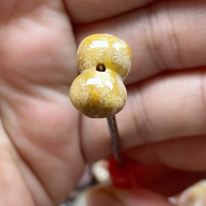 颈饰未镶嵌硅化珊瑚（珊瑚玉）小