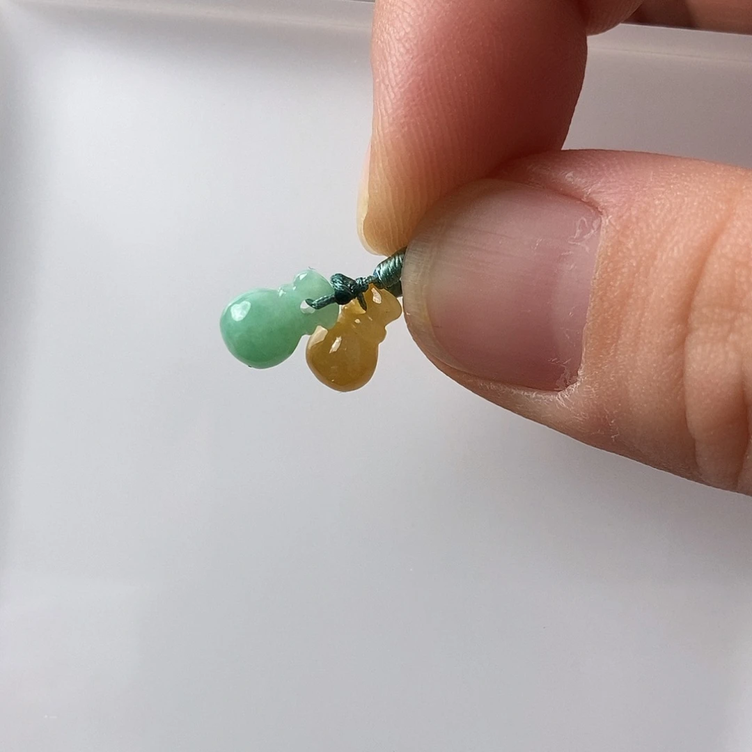 翡翠未镶嵌颈饰钱袋子