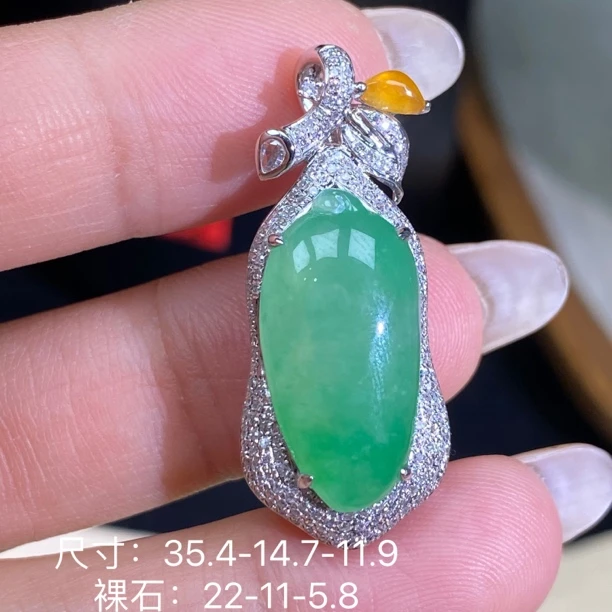 莱韵翡翠 18Ｋ金镶嵌冰果绿饱满福瓜