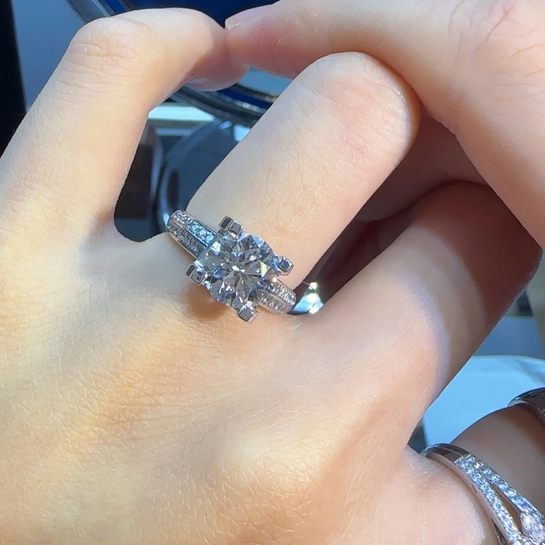 实验室培育钻石铂Pt950镶嵌1.86卡牛头带钻