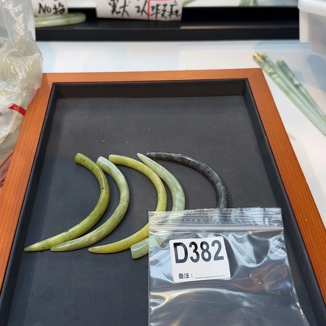 彼***陀未镶嵌蛇纹石玉发饰