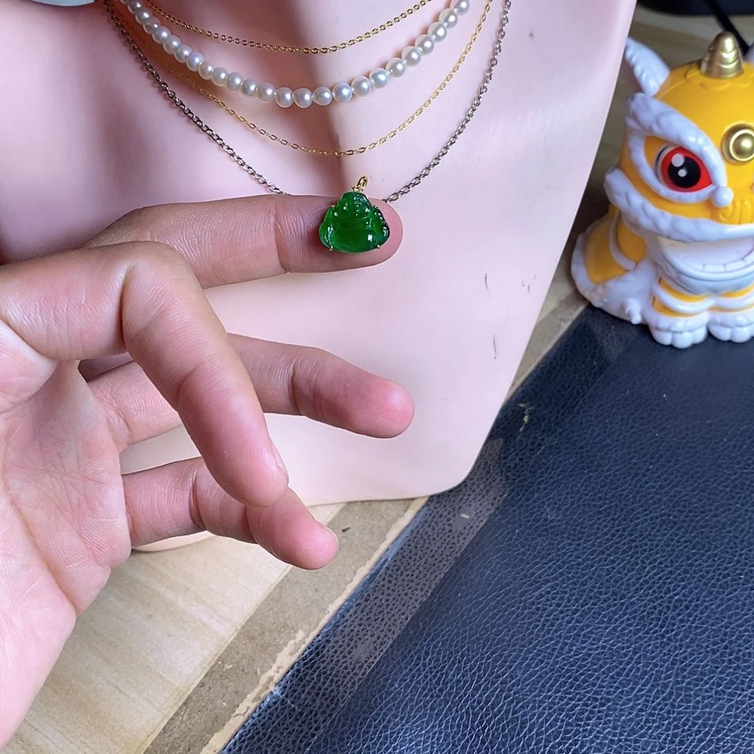 颈饰18K金镶嵌翡翠