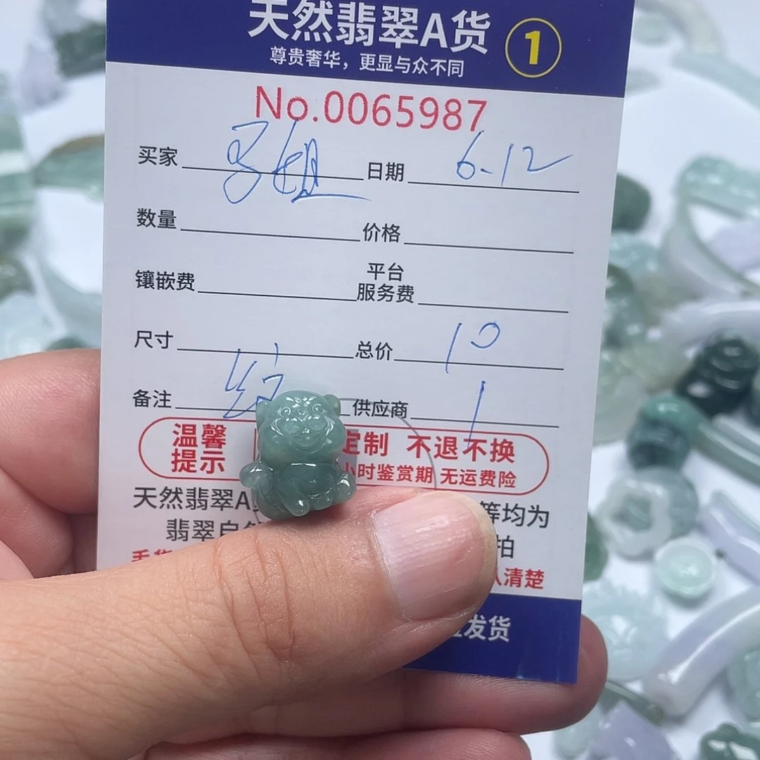 翡翠未镶嵌颈饰马*