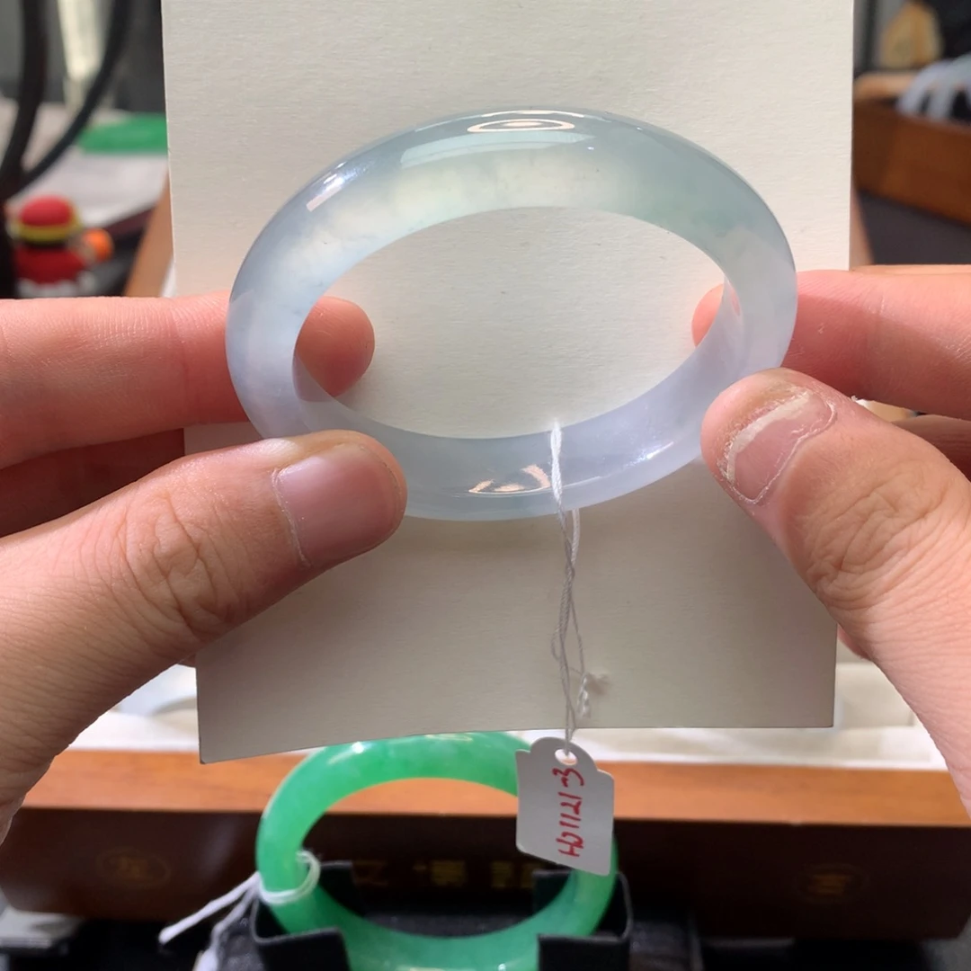 翡翠未镶嵌手镯冰绿飘花