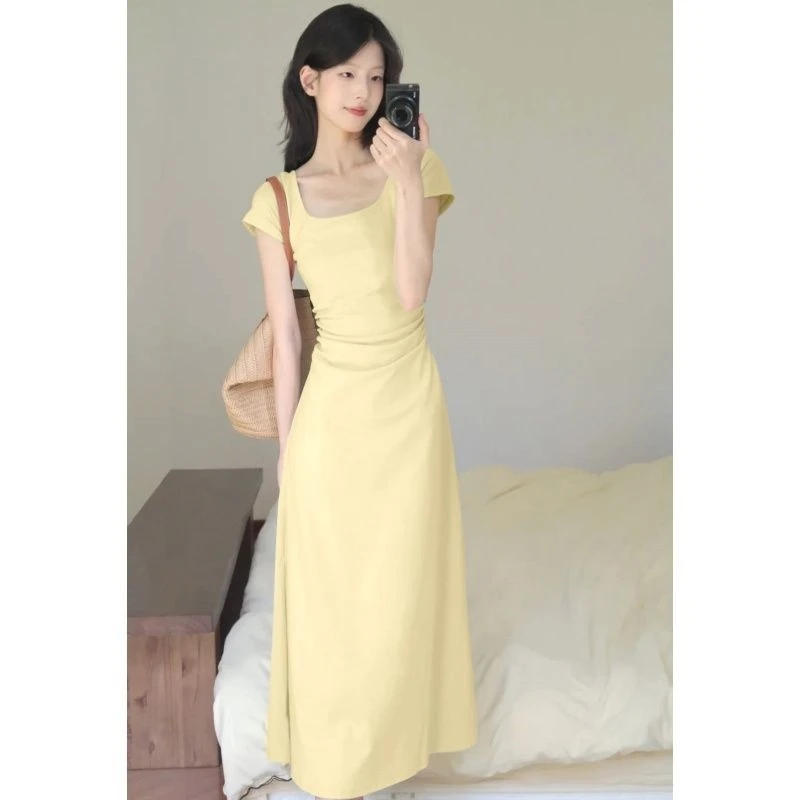 奶黄色法式连衣裙女夏季修身2025新款包臀a字长裙掐腰多巴胺穿搭