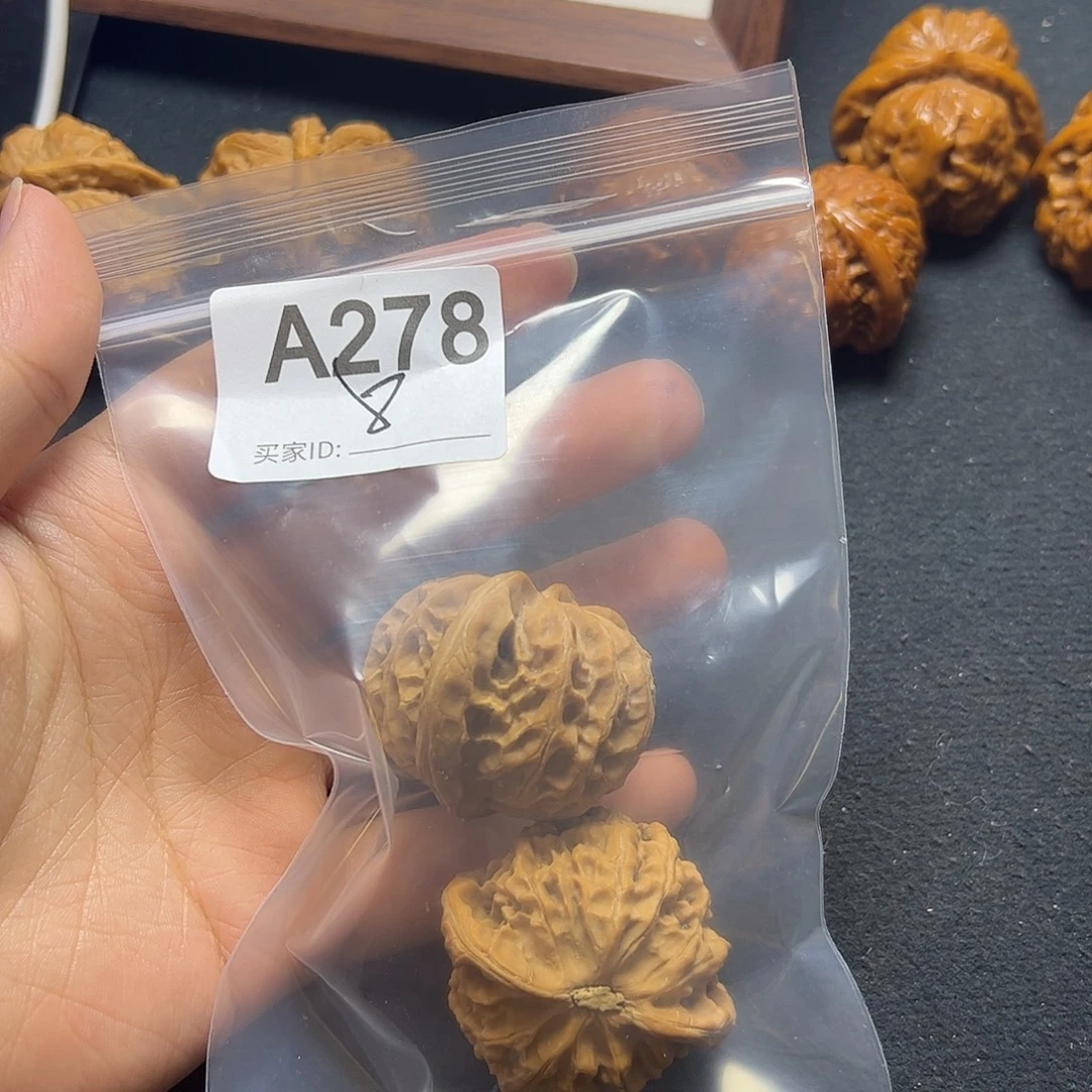 文玩核桃吊坠宫灯