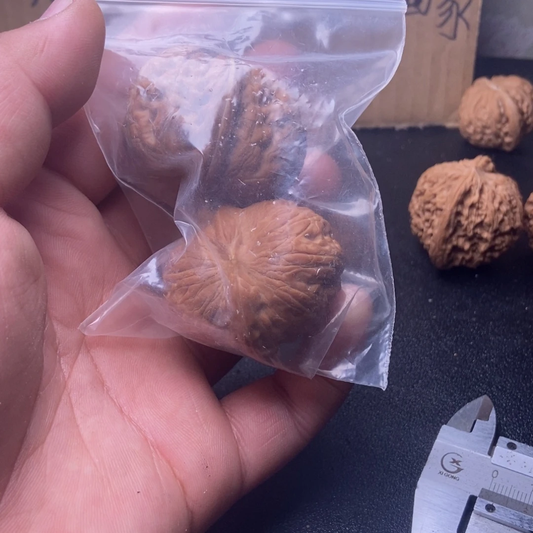 娄***文玩核桃吊坠核桃