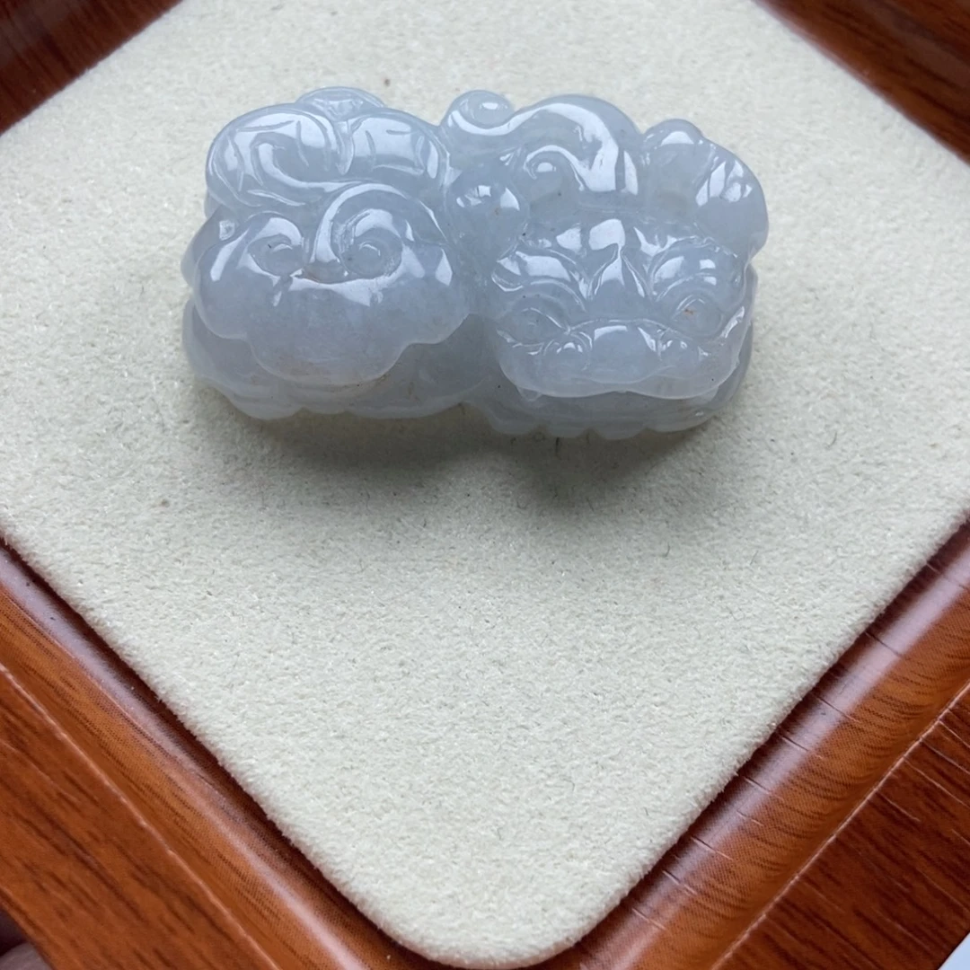 翡翠未镶嵌颈饰霸王貔貅