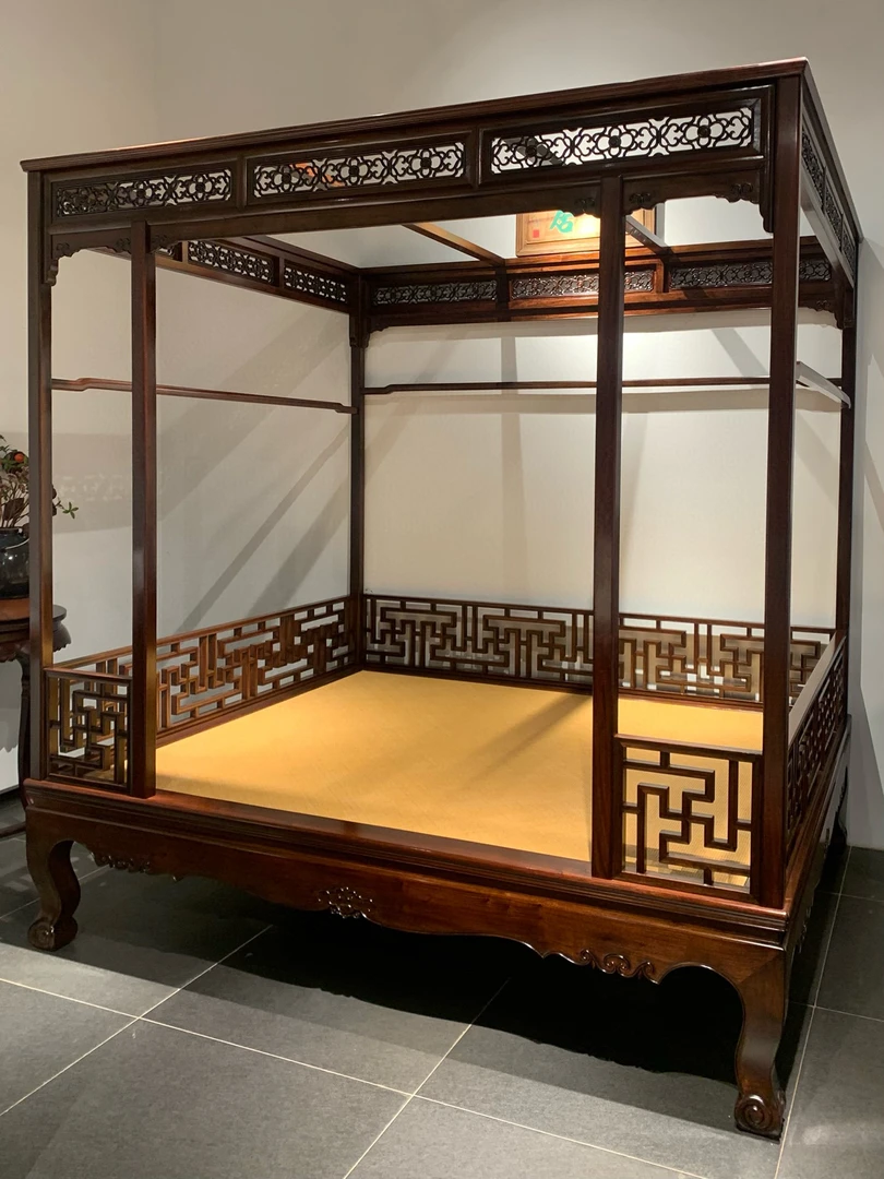 王款架子床六柱马蹄足