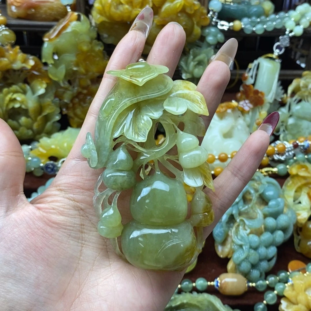 蛇纹石玉挂件未镶嵌→