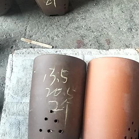 红泥紫泥大笔筒两个花盆