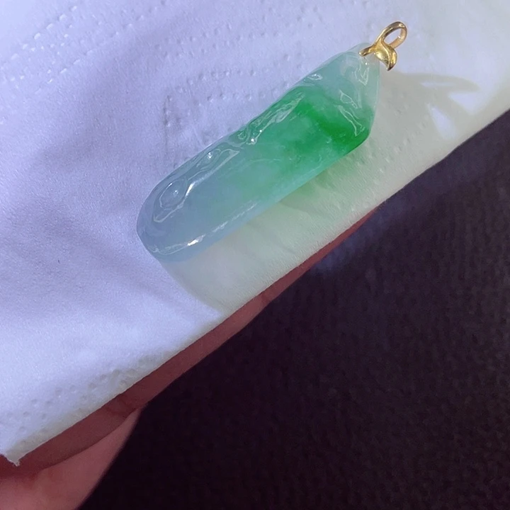 翡翠18K金镶嵌颈饰翡翠