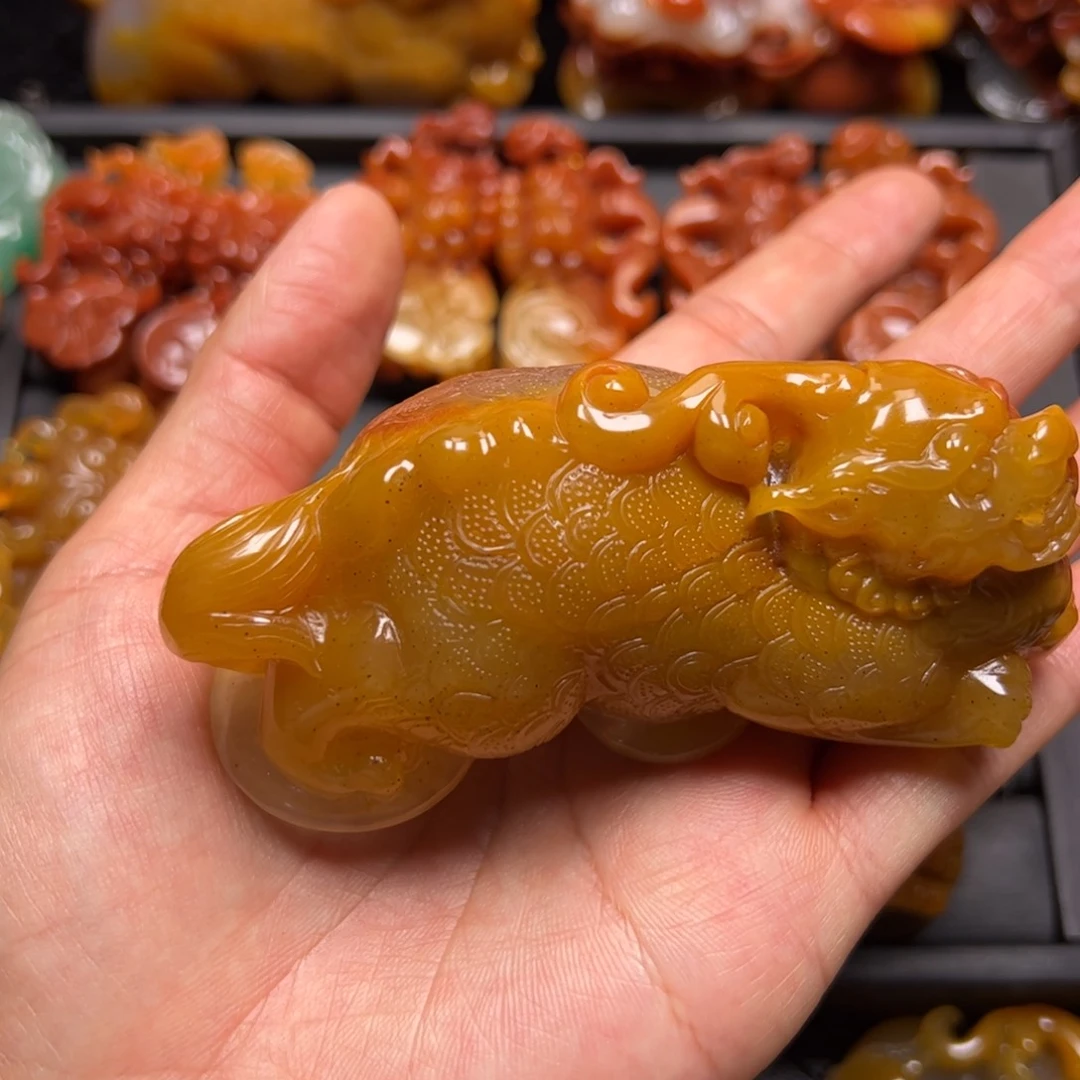 石英质玉（黄龙玉）未镶嵌颈饰