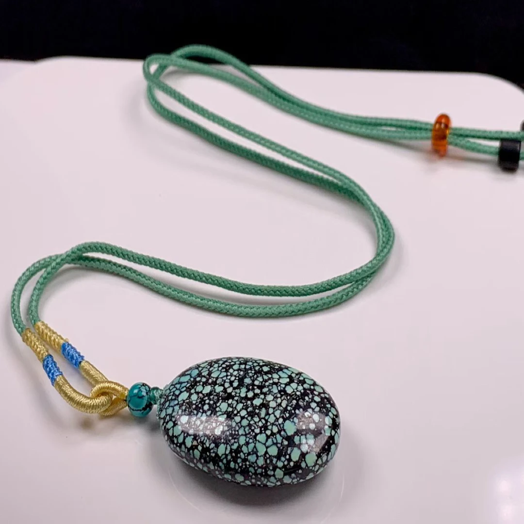 湖北十堰原矿绿松石精美特色小碎花牌子吊坠24.6x37.8x10.8mm