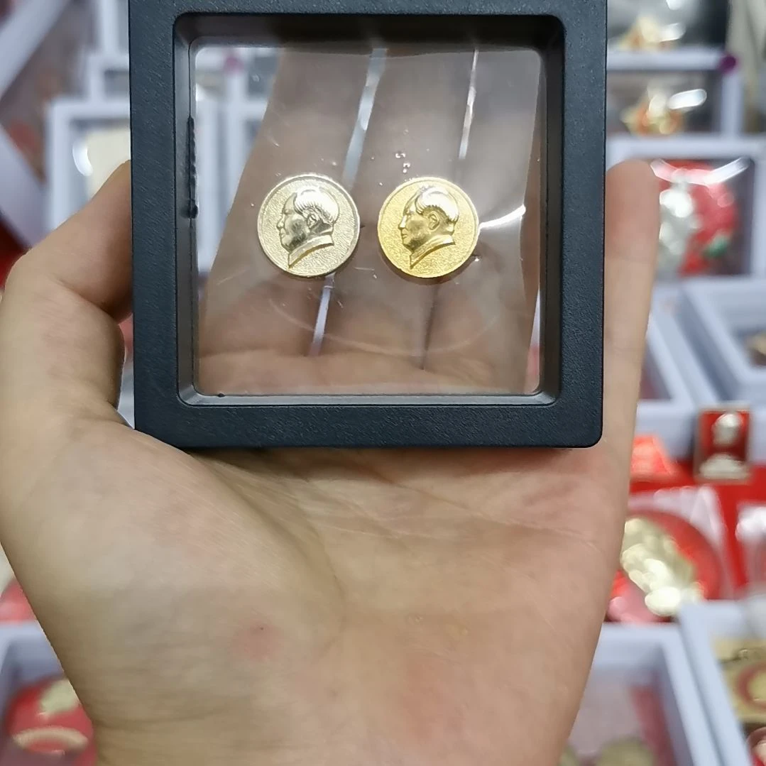 其他普通金属枫*红色收藏纪念章2个