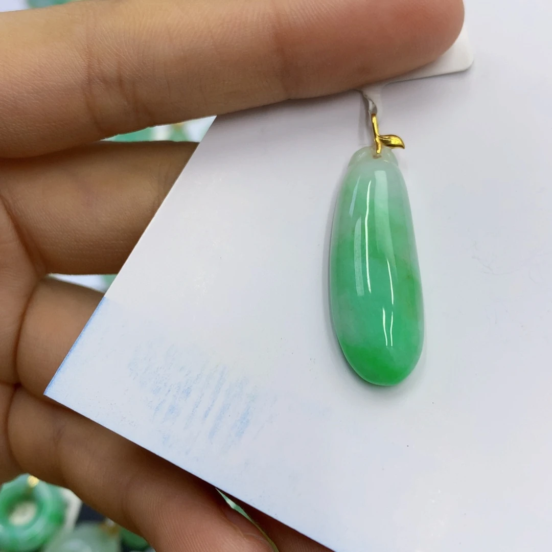 翡翠18K金镶嵌颈饰翡翠