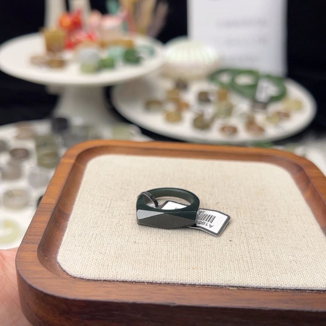 和田玉（糖玉）未镶嵌戒指k28 墨绿马鞍 18.2 不退换