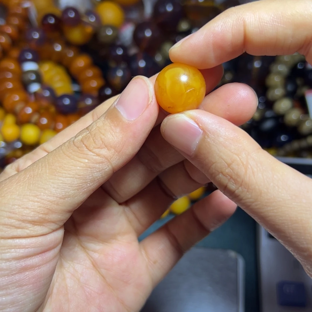 未镶嵌琥珀珠宝奇石388