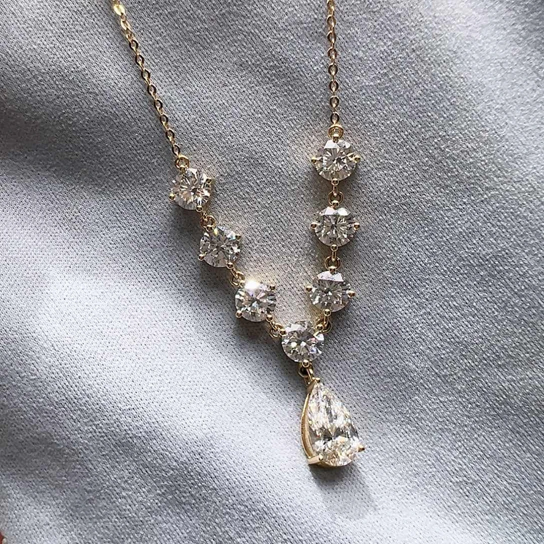 18K金镶嵌实验室培育钻石项链1ct K黄灵动7钻水滴形项链45cm