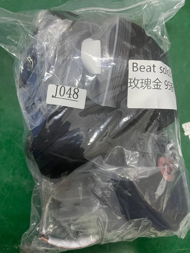 95新  捡漏beats solo3玫瑰金编号J048