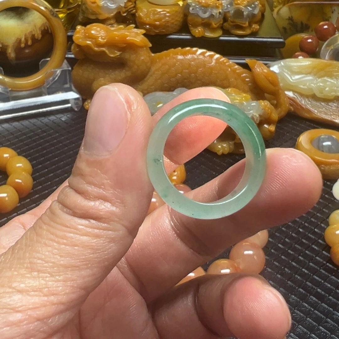 石英质玉未镶嵌颈饰
