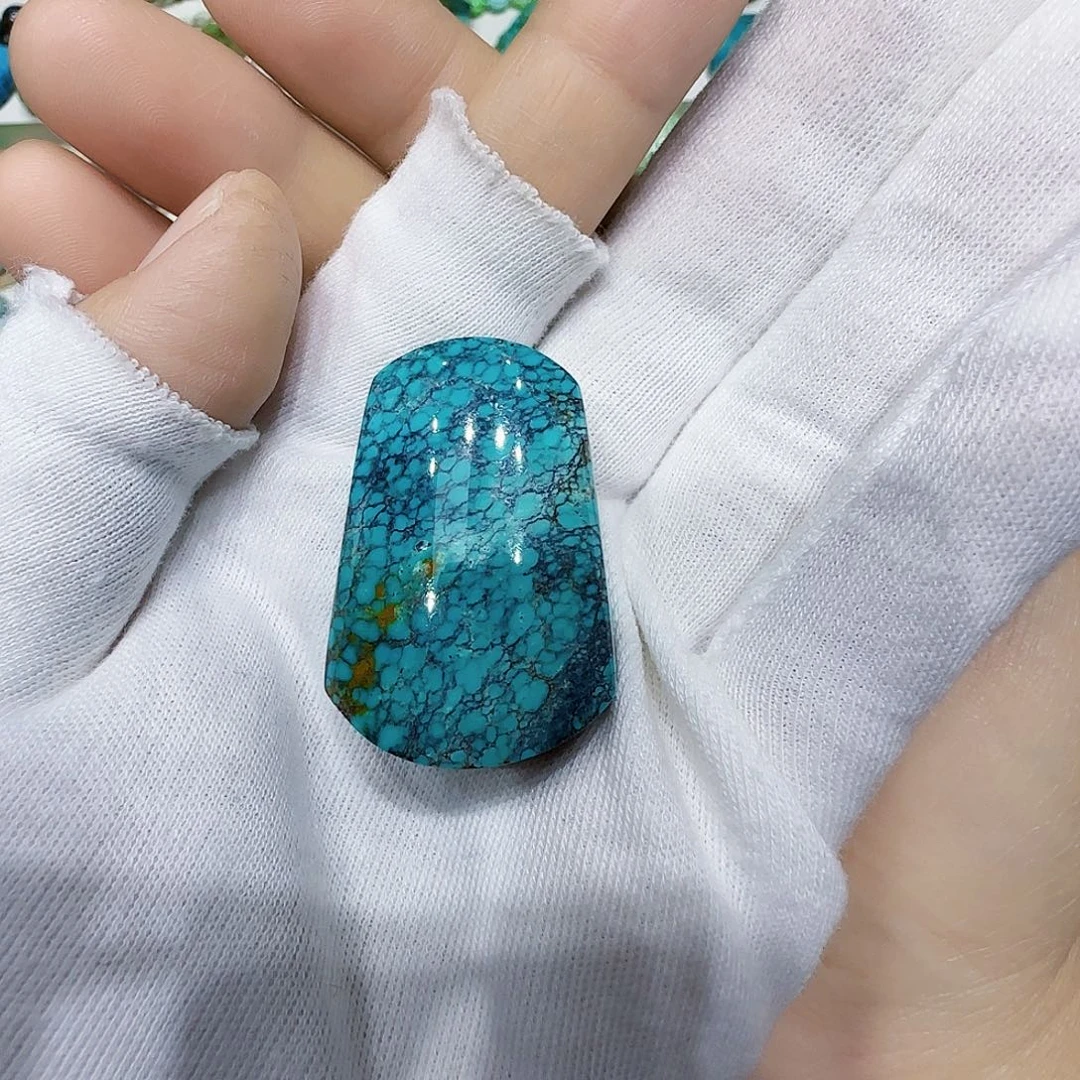 绿松石未镶嵌颈饰