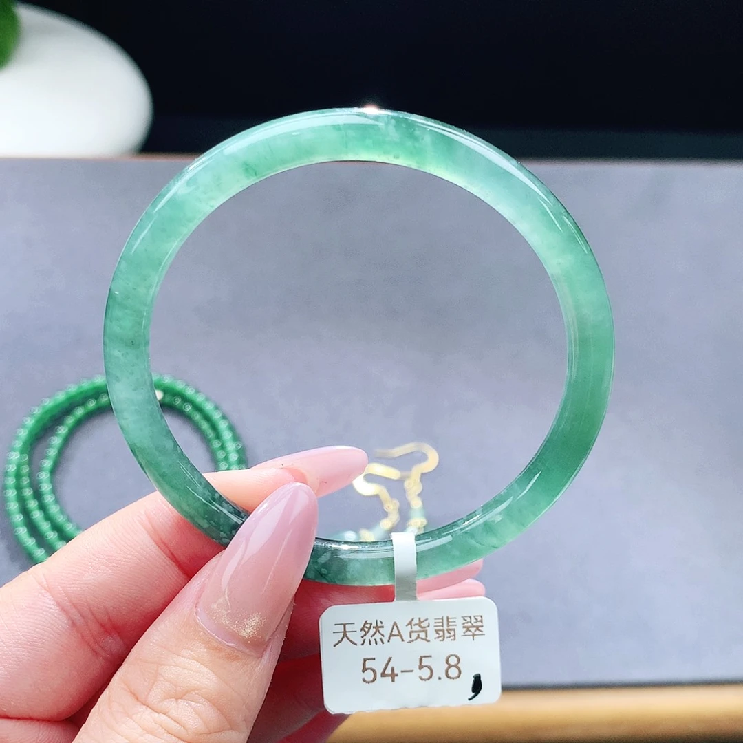 未镶嵌手镯（圆镯）翡翠