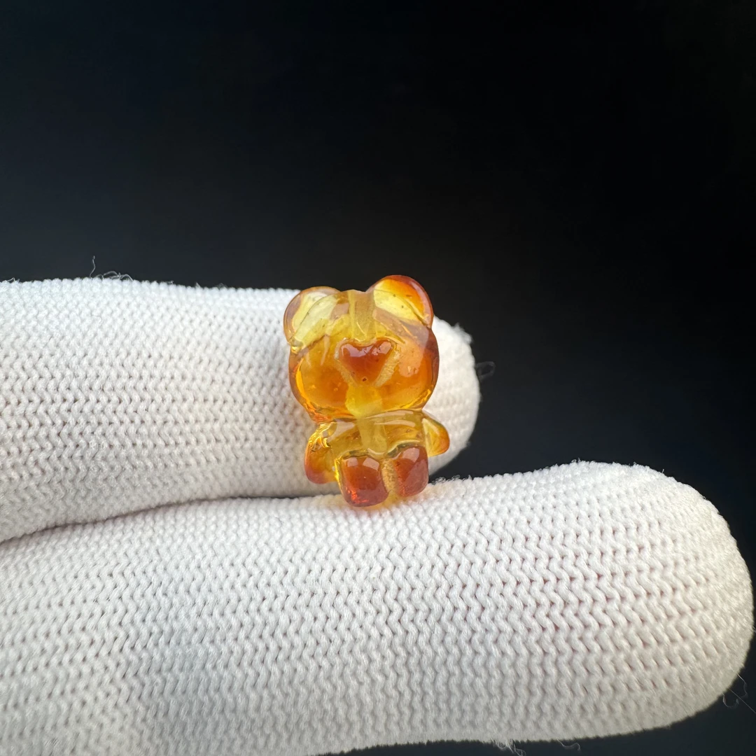 J9369天然原矿蜜蜡 雕刻小熊12*17mm支持复检假一罚十