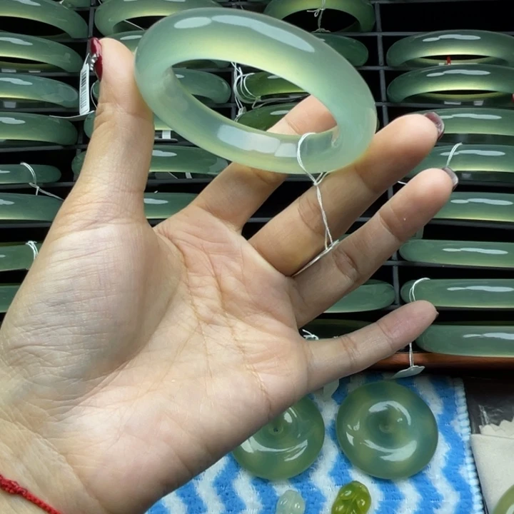 涵***ㅤ岫玉未镶嵌手镯岫玉