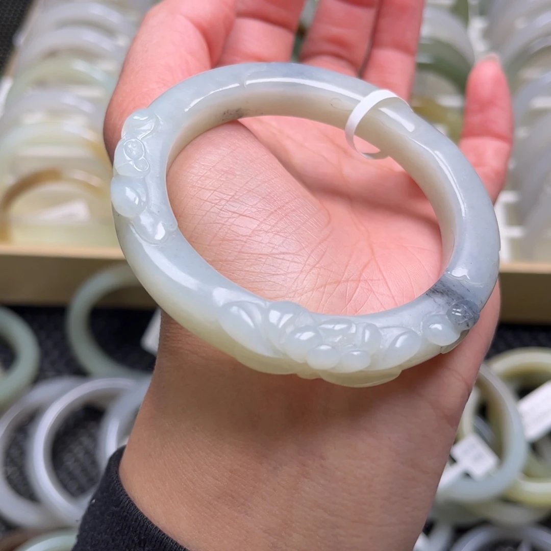 七***陌和田玉未镶嵌手镯55.8圈