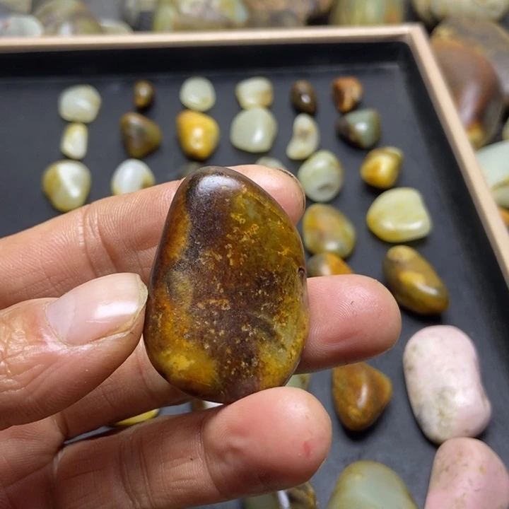 醒***悟和田玉（糖玉）未镶嵌珠宝奇石