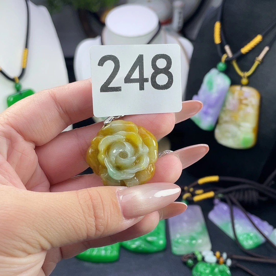 翡翠未镶嵌吊坠(赠链)