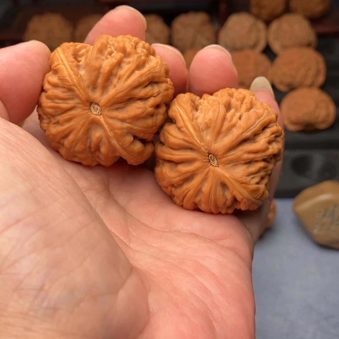 文玩核桃把件中*人红锦鲤